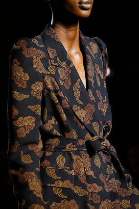 Ручная вышивка и цветы в саду и на одежде: из чего состоит вселенная Dries Van Noten (фото 34)
