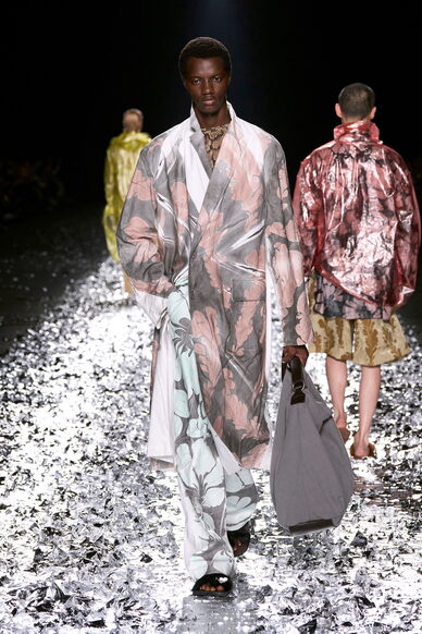 Ручная вышивка и цветы в саду и на одежде: из чего состоит вселенная Dries Van Noten (фото 89)
