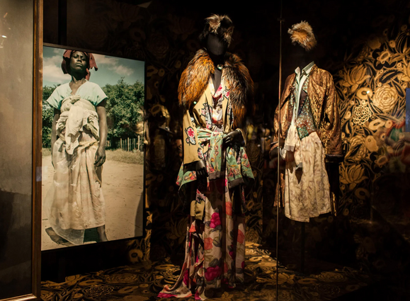 Ручная вышивка и цветы в саду и на одежде: из чего состоит вселенная Dries Van Noten (фото 35)