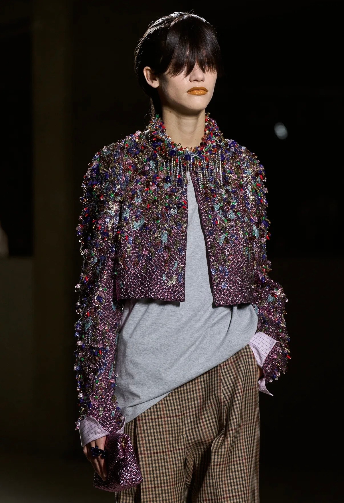 Ручная вышивка и цветы в саду и на одежде: из чего состоит вселенная Dries Van Noten (фото 49)