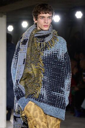 Ручная вышивка и цветы в саду и на одежде: из чего состоит вселенная Dries Van Noten (фото 61)