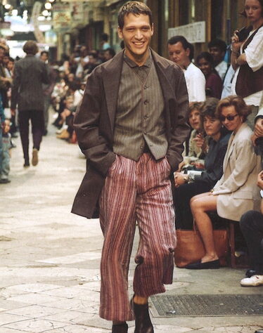 Ручная вышивка и цветы в саду и на одежде: из чего состоит вселенная Dries Van Noten (фото 26)