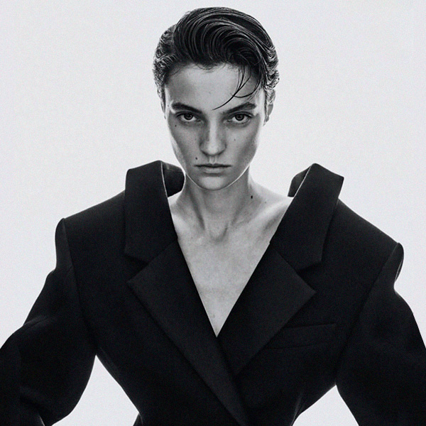 «Верю в мир во всем мире и выступаю против всего плохого»: модель Таня Чурбанова — о привычках из детства и жизни вне индустрии