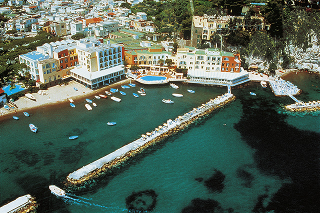 Как в кино: отель L'Albergo della Regina Isabella на острове Искья (фото 1)