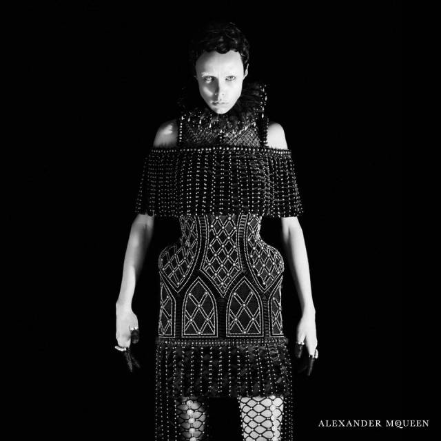 Эди Кэмпбелл в рекламной кампании Alexander McQueen (фото 4)