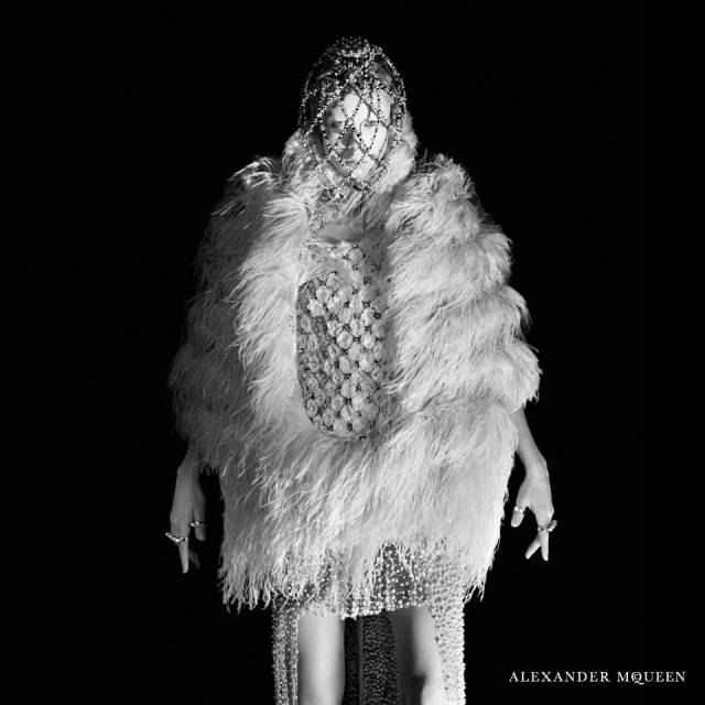 Эди Кэмпбелл в рекламной кампании Alexander McQueen (фото 2)