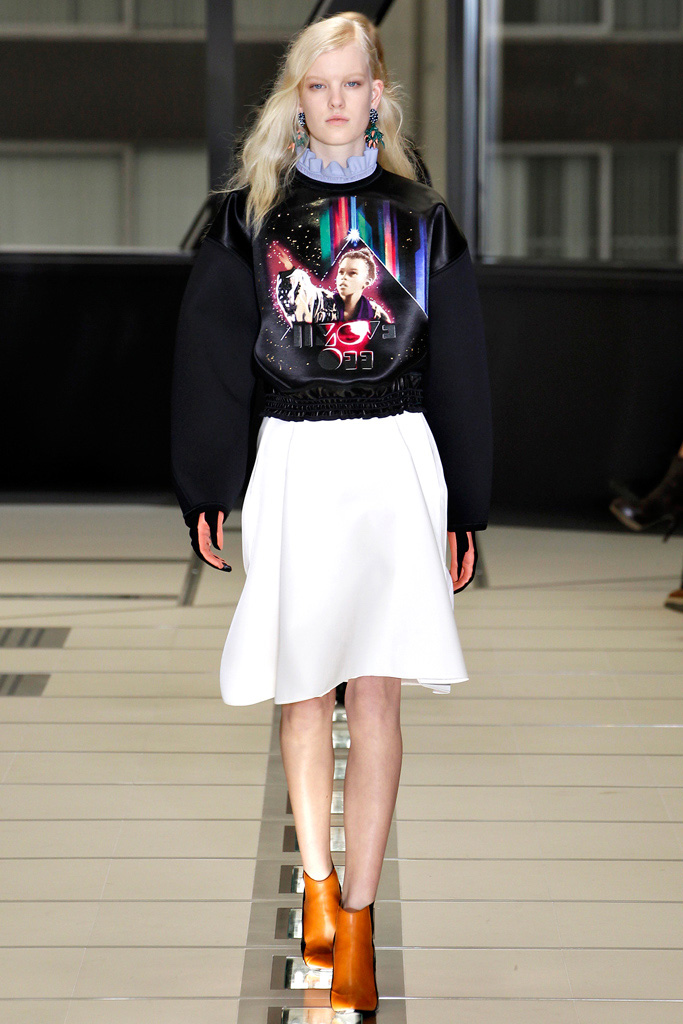 Объект желания: космический свитер Balenciaga (фото 2)