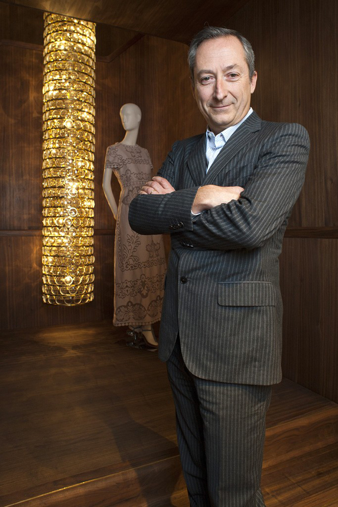 Обновленный бутик Valentino в Милане (фото 1)