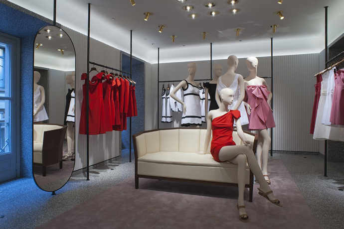 Обновленный бутик Valentino в Милане (фото 4)