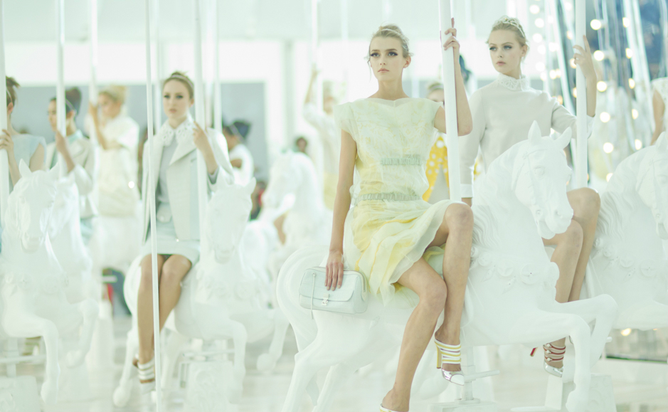 Лучшие витрины мира: карусели Louis Vuitton (фото 1)