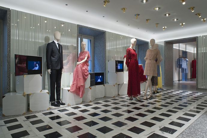 Обновленный бутик Valentino в Милане (фото 5)