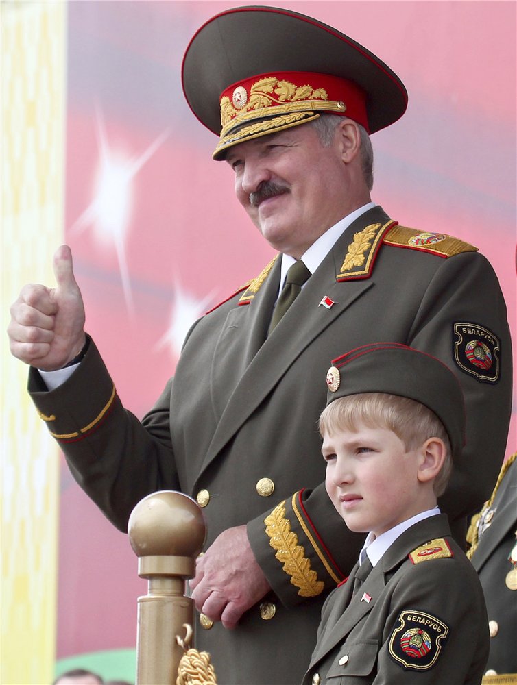 Лукашенко отправил сына в село (фото 3)