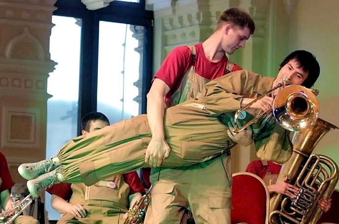 "Духовой оркестр Олега Меньшикова" в Театре им. Моссовета (фото 1)