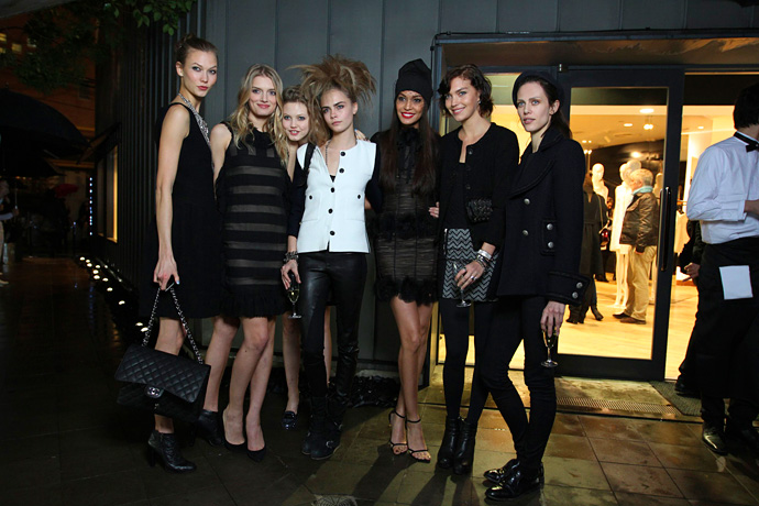 Новый pop-up бутик Chanel в Японии (фото 8)