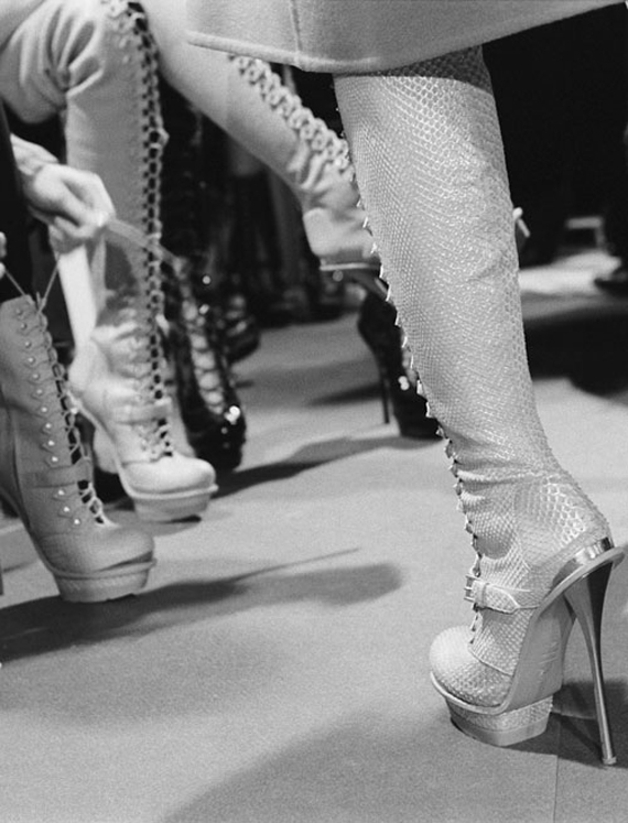 Редкие фотографии с показов Alexander McQueen (фото 3)