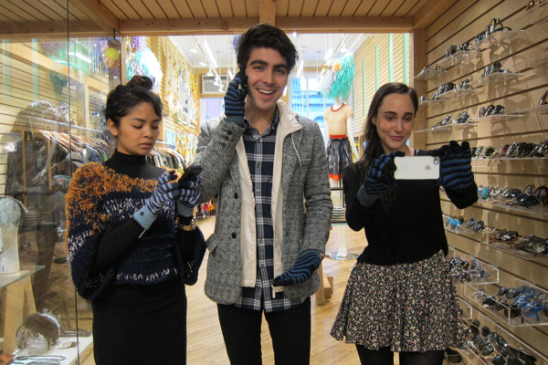 Перчатки Opening Ceremony для iPhone (фото 1)