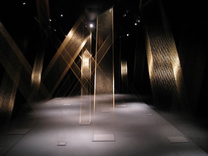 "Намагниченное пространство" Лигии Пейп (фото 1)