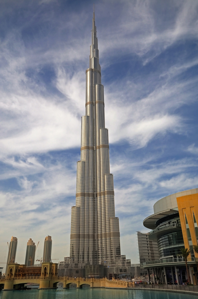 Самые высокие небоскребы в мире этажей. Бурдж-Халифа Дубай. Самый высокий небоскрёб в мире Бурдж Халифа. Бурдж-Халифа (828 м). Дубай, ОАЭ. Дубай здание Бурдж Халифа.