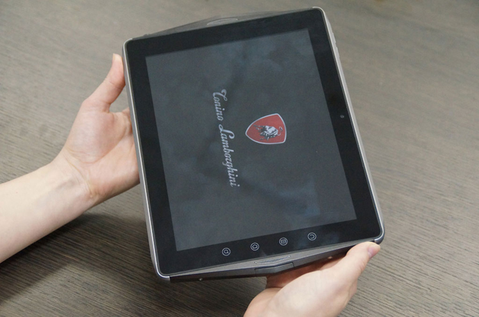 Планшет и смартфоны Lamborghini (фото 6)