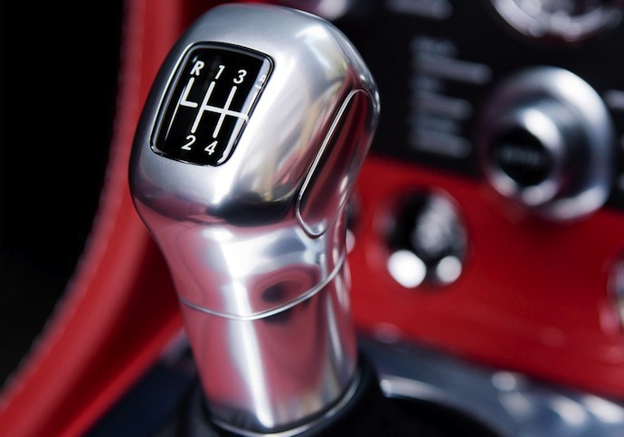 Новый Aston Martin V12 Vantage (фото 5)