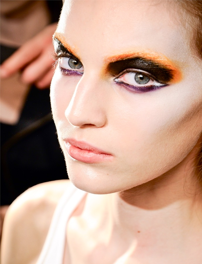 Многоцветная графика на показе Prada (фото 1)