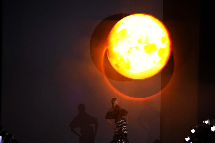 Неделя моды в Париже: Viktor&Rolf (фото 3)