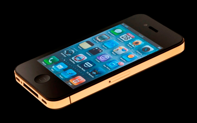 Золотой рождественский iPhone 4S (фото 1)