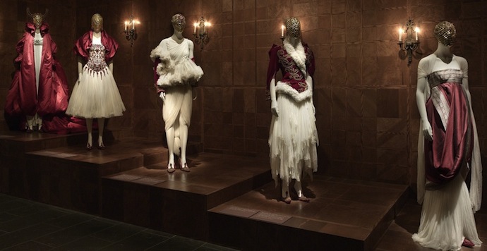 Ретроспектива МакКуина в MЕТ (фото 4)