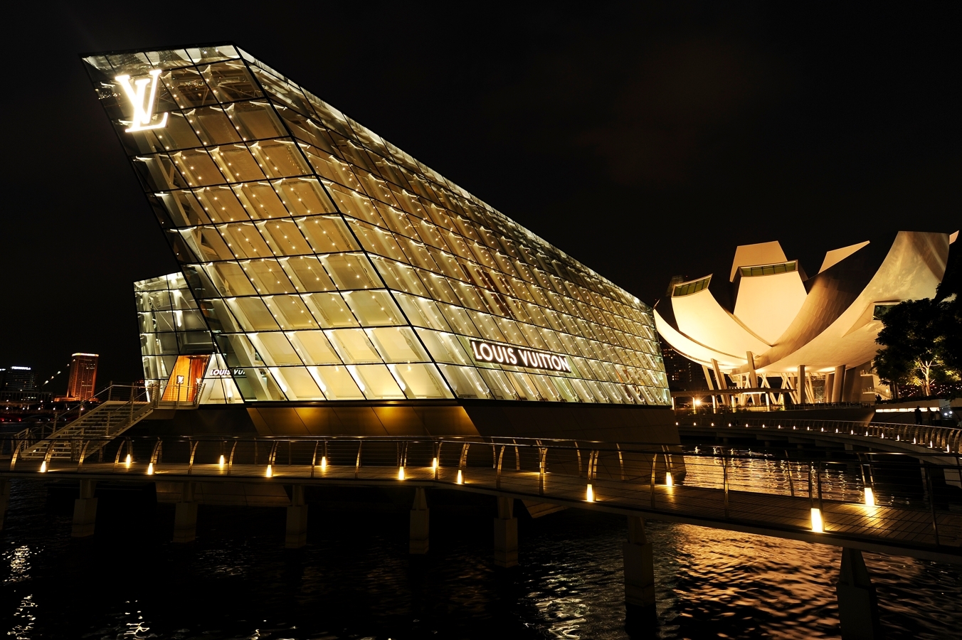 Первый в мире бутик Louis Vuitton Island (фото 1)