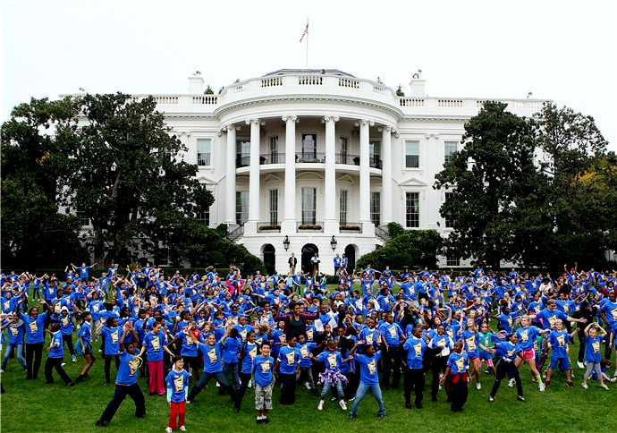 Зачем Мишель Обама прыгала в Розовом саду? (фото 3)