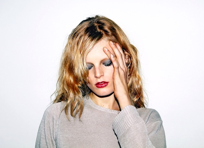 Ханна Габи Одиль с новогодним макияжем Guerlain (фото 2)