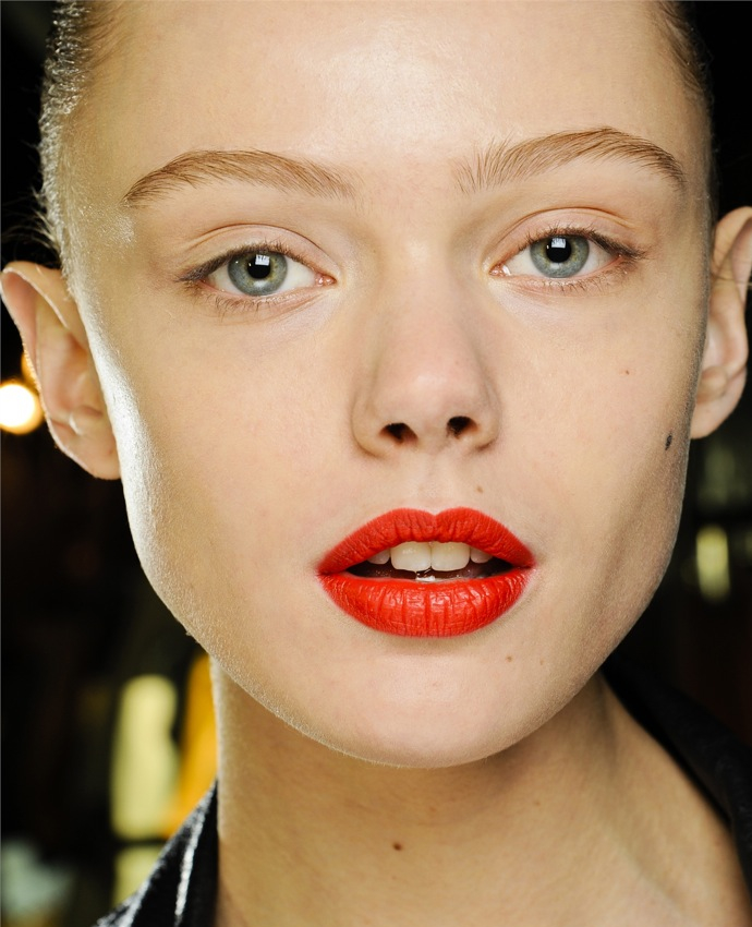 Нити на красном (фото 3)