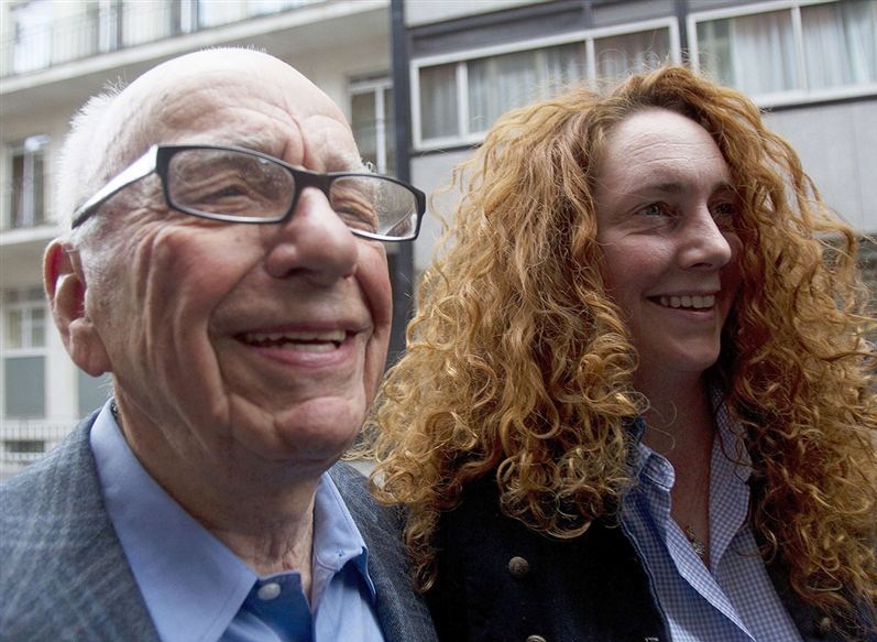 Мёрдок спасает Ребекку Брукс (фото 1)