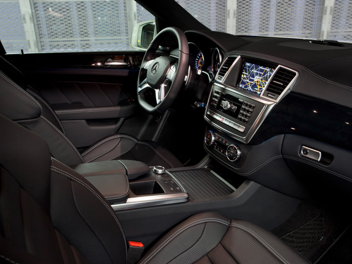 Новая модель Mercedes-Benz ML63 AMG (фото 9)