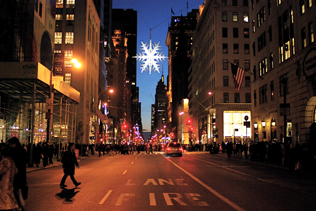 Хрустальная снежинка в центре Нью-Йорка (фото 2)