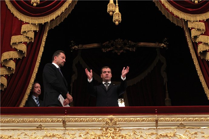 Дмитрий Медведев сходил в Большой театр (фото 1)