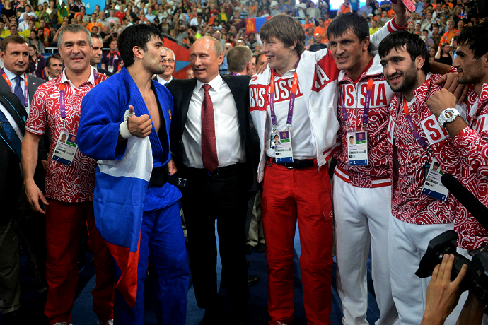 С широко раскрытым флагом (фото 4)