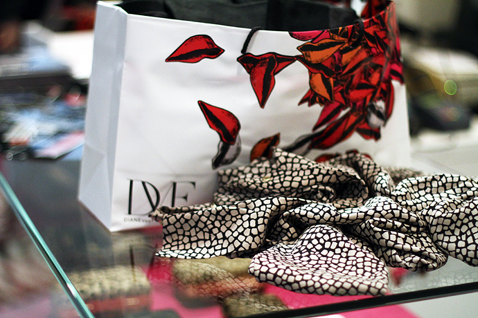 Новогодний Fashion Day в бутике DVF (фото 9)