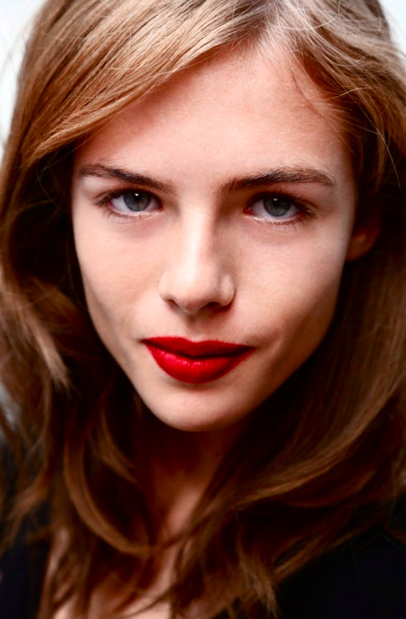 Элегантный красный на показе Burberry Prorsum (фото 3)