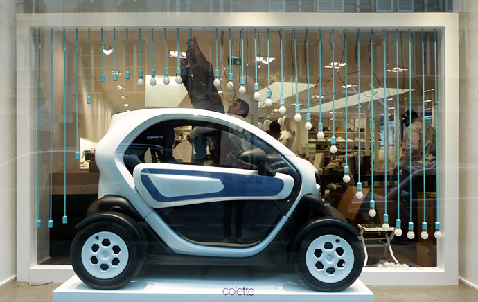 Лучшие витрины мира: Renault Twizy в Colette (фото 3)
