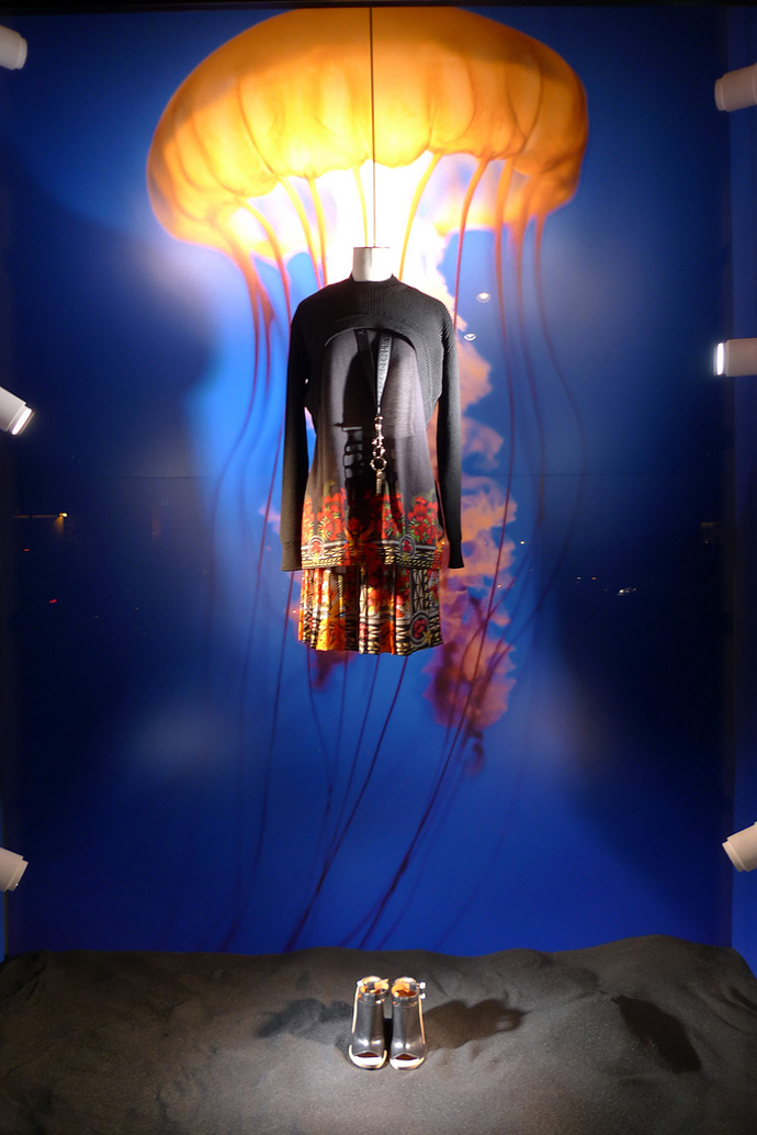 Лучшие витрины мира: Givenchy в Париже (фото 3)