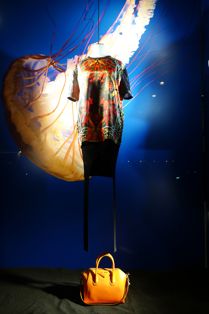 Лучшие витрины мира: Givenchy в Париже (фото 1)