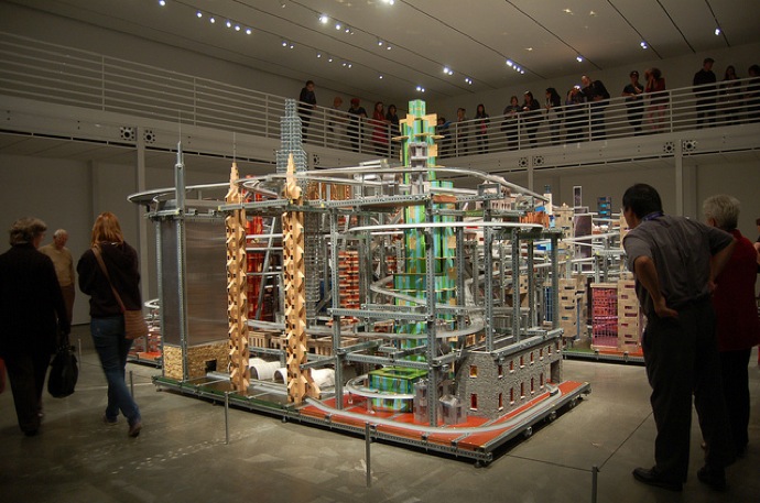 Инсталляция Криса Бурдена в действии (фото 5)