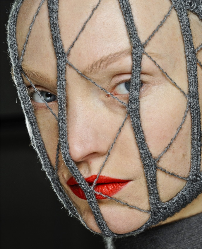 Нити на красном (фото 7)