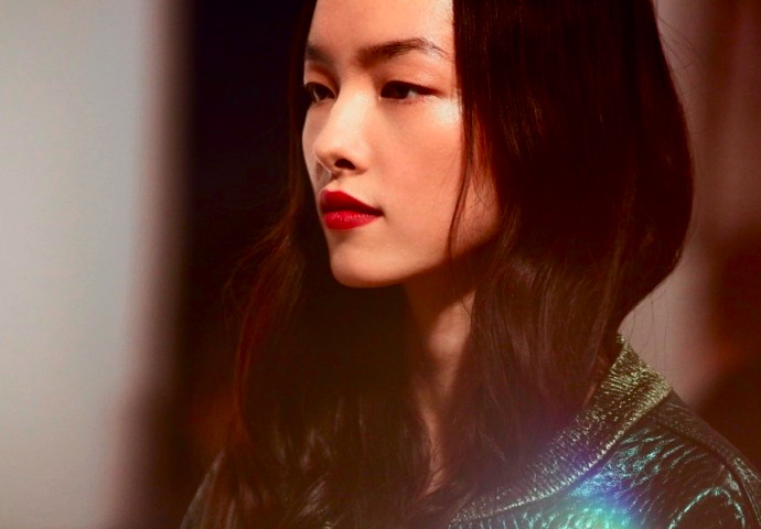 Элегантный красный на показе Burberry Prorsum (фото 9)