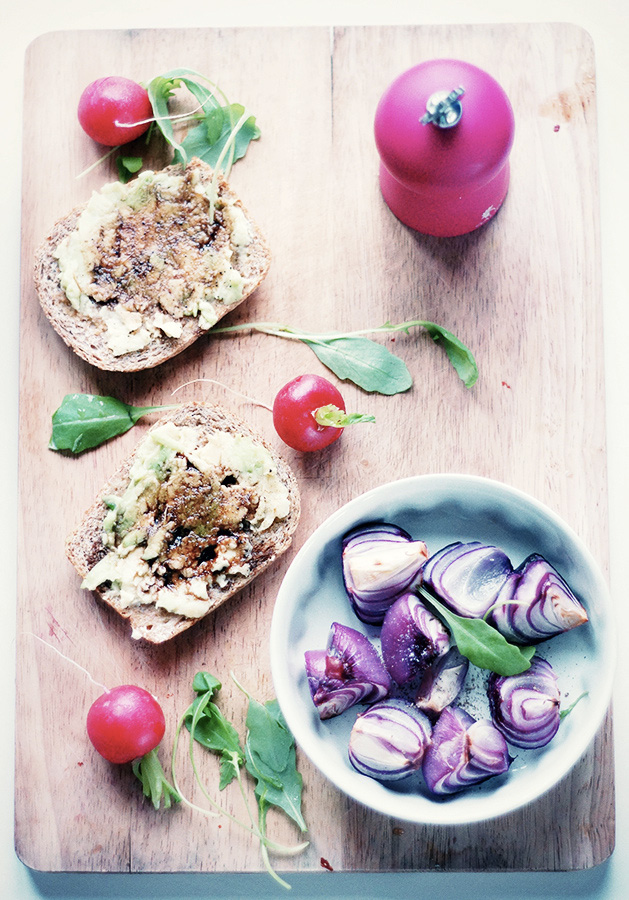 Кокосовый суп и тосты с авокадо (фото 2)