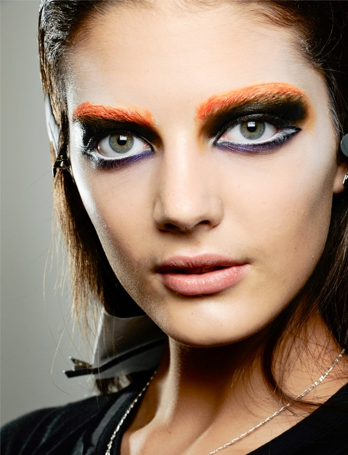 Многоцветная графика на показе Prada (фото 8)