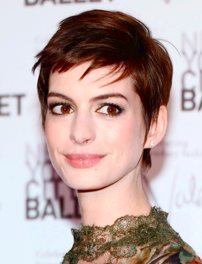 Звездные прически осени (фото 2)