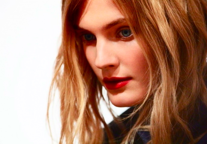 Элегантный красный на показе Burberry Prorsum (фото 7)