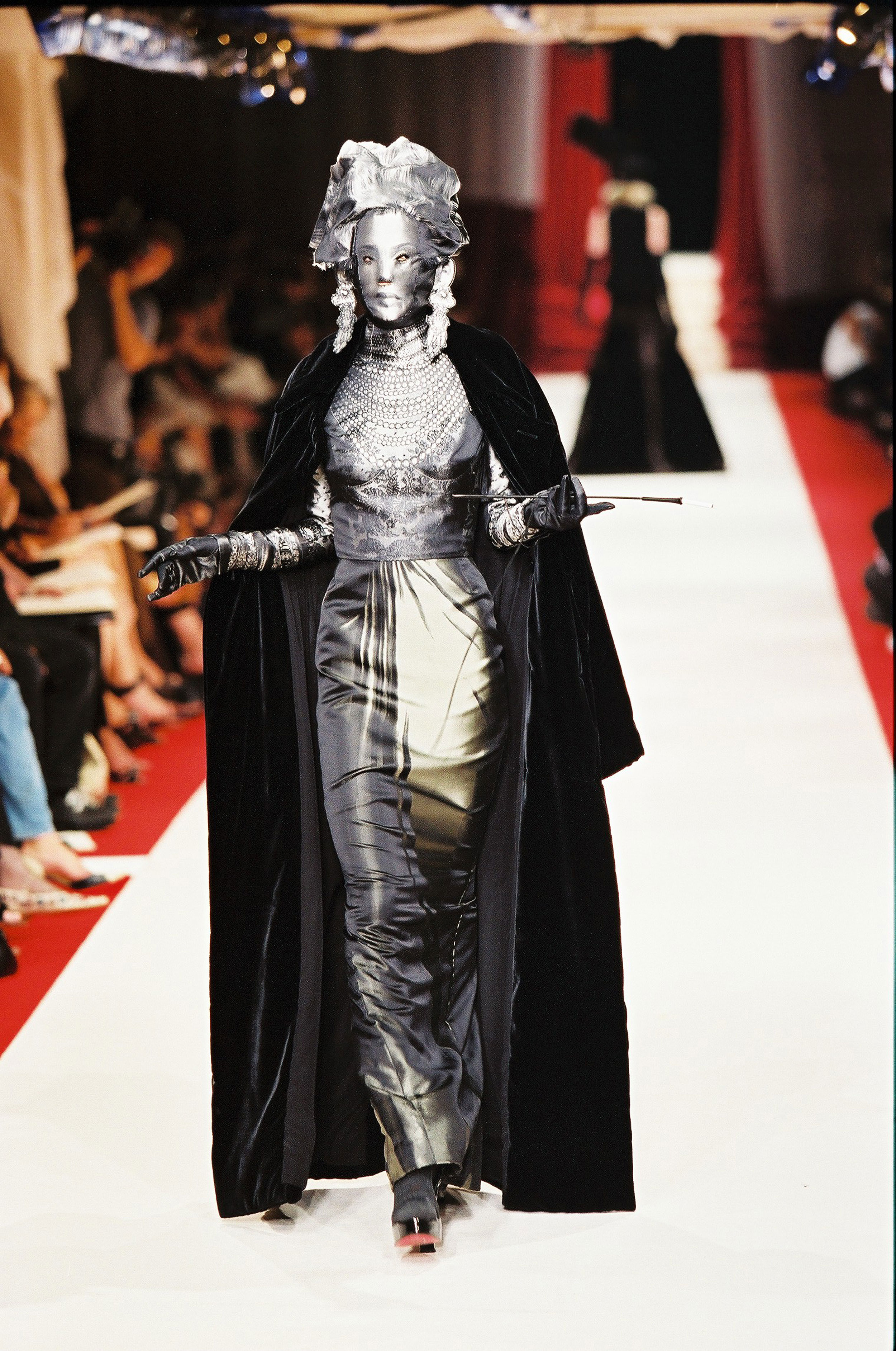 "Мир моды Готье: с тротуара на подиум" (фото 5)